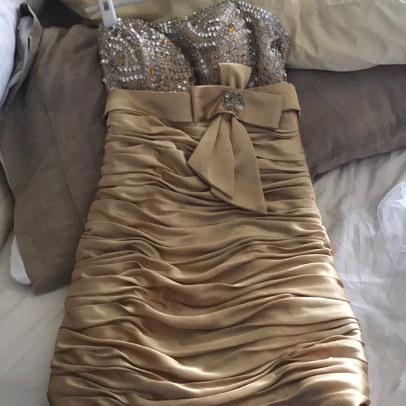 Tight gold homecoming dress - Picture 1 of 1